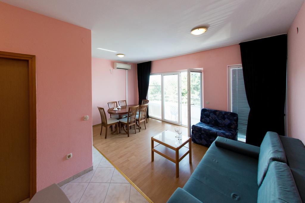 Apartments Danijela 2 Sukosan Bagian luar foto